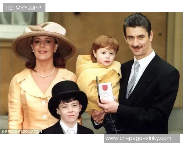 64岁红军名宿拉什与16岁女友订婚焕发新生活激情 64岁红军名宿拉什与16岁女友订婚焕发新生活激情